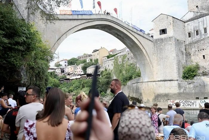 Skokovi sa Starog mosta: Mostar preplavili turisti