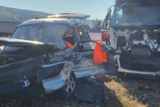 Četiri osobe iz Sarajeva teško povrijeđene u sudaru s kamionom, među njima i beba