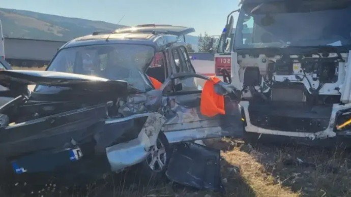 Četiri osobe iz Sarajeva teško povrijeđene u sudaru s kamionom, među njima i beba