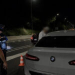 Nije imao vozačku, vozio drogiran, ima neplaćenih kazni preko 15 hiljada KM, a još "taksira" na crno: Oduzeto vozilo Sarajliji