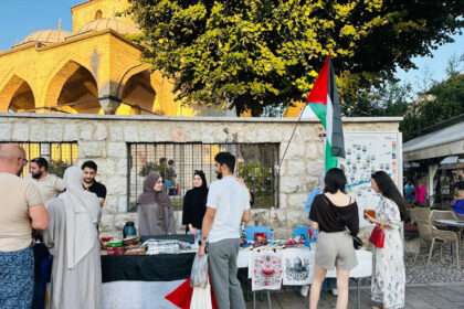 Sarajevo još jednom pokazalo da ima veliko srce: Brojni građani i turisti podržali humanitarni bazar za Palestinu
