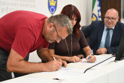 Ministarstvo za boračka pitanja ZDK potpisalo ugovore sa 94 korisnika programa 'Biznis plus'