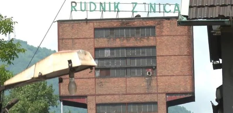 Devet rudara provelo petu noć u jami 'Raspotočje', u ponedjeljak im se pridružuju i sindikalisti