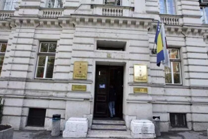 Plaće direktora javnih preduzeća: Najveća u ZZO KS, slijedi resor komunalne privrede, a najmanje u socijalnoj zaštiti