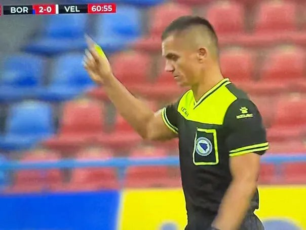 Sudija Admir Musić prekinuo meč Borac - Velež zbog skandiranja Ratku Mladiću, navijači Borca napustili stadion, utakmica nastavljena