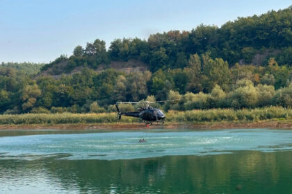 Helikopter Civilne zaštite Zeničko-dobojskog kantona ugasio šumski požar kod Maglaja