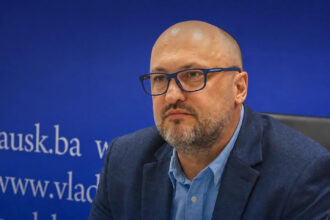 Hušić pojasnio gradonačelniku Cazina: Ogreševiću, pobrini se da građani imaju vodu, mani se nacionalnog interesa Mladena Lonića