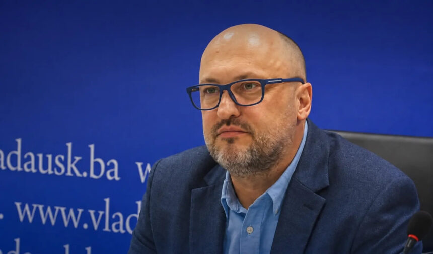 Hušić pojasnio gradonačelniku Cazina: Ogreševiću, pobrini se da građani imaju vodu, mani se nacionalnog interesa Mladena Lonića