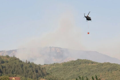 (VIDEO) Oružane snage BiH gase požare na tri fronta: Helikopteri iz zraka, vojnici na zemlji
