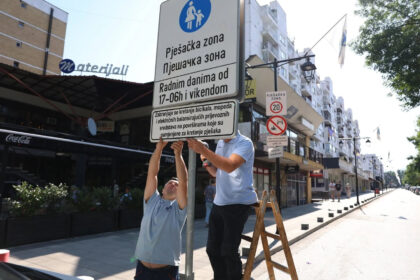 Zabrana na Dobrinji: Biciklima, mopedima i drugim električnim prijevoznim sredstvima nije mjesto na pješačkim površinama