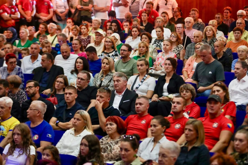 Komšić prisustvovao komemoraciji povodom tragične smrti petero zeničkih planinara