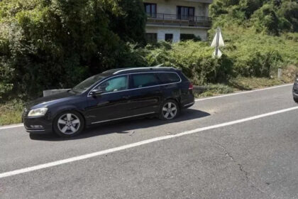 Građani kod Konjica spašavali majku i maloljetnu djecu iz auta, kamion koji ih je udario jedva se zaustavio!