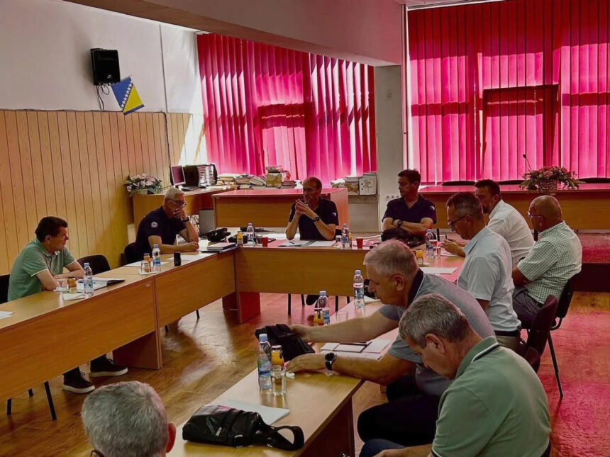 U Varešu održan sastanak o načinu angažovanja helikoptera KUCZ u gradovima i općinama ZDK