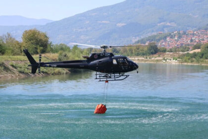 Zeničko 'magare' pokrilo pola Federacije: Helikopter KUCZ ZDK kod Goražda izbacio 11 vedara vode