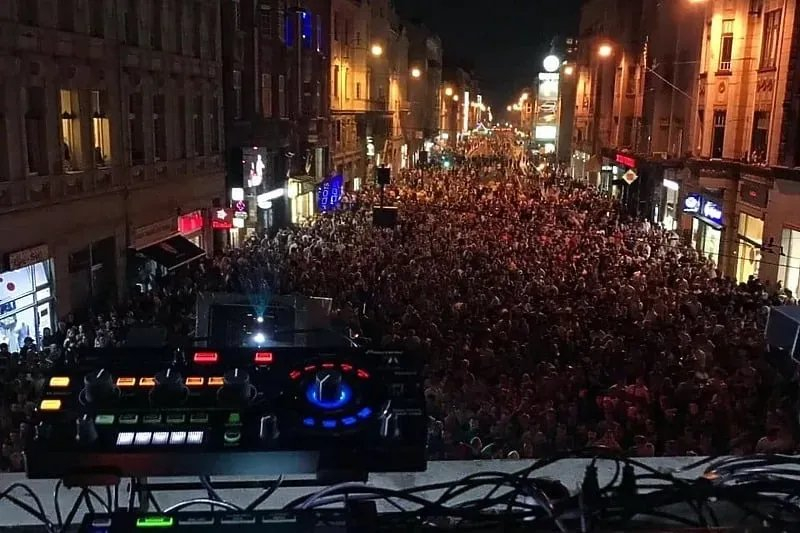 Pivo na ekranu, milioni pod tepihom: Šta FTV ne pita vlast u Sarajevu?