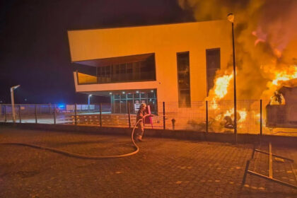 Kriminalnu grupu angažirao Almedin Ćato: Maloljetni sin ministra Kenana Magode uhapšen zbog sumnje da je podmetnuo požar u fabrici jahti i karavana u Vitezu
