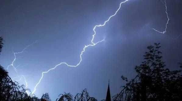Promjena vremena u BiH: Kiša, pljuskovi i grmljavina, na jugu do 35 stepeni