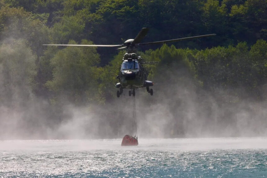 Helikopter OS BiH i danas gasi požar u području Trebinja, kod Cazina ugašen