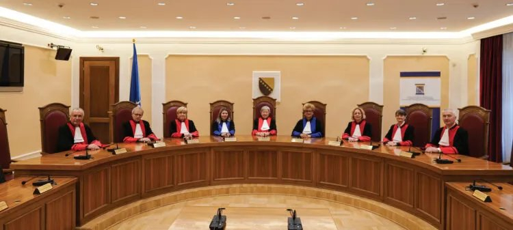SDA i DF traže ocjenu ustavnosti odredbe Krivičnog zakona Rs o simbolima Armije RBiH