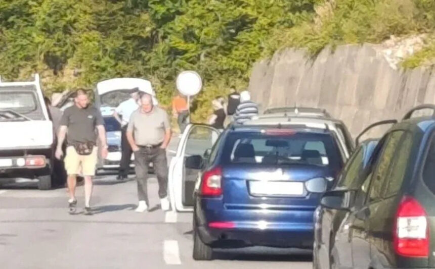 Zbog saobraćajne nesreće na Ustiprači, obustavljen saobraćaj na putu Rogatica - Višegrad