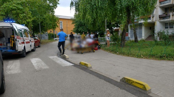 Ženi pozlilo na ulici u Sarajevu, ekipa Hitne pomoći više od 40 minuta se bori za njen život
