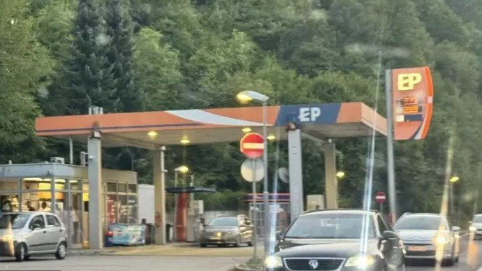 Rasvijetljena filmska pljačka u Konjicu: Uhapšene dvije osobe zbog krađe više od 30.000 KM iz sefa benzinske pumpe