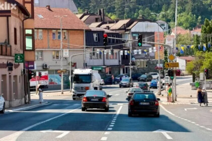 Danas nema u Konjicu gužve, a kolone se formiraju prema Jablanici zbog radova na mostu
