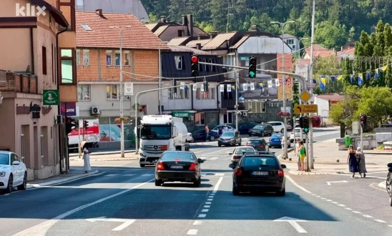 Danas nema u Konjicu gužve, a kolone se formiraju prema Jablanici zbog radova na mostu