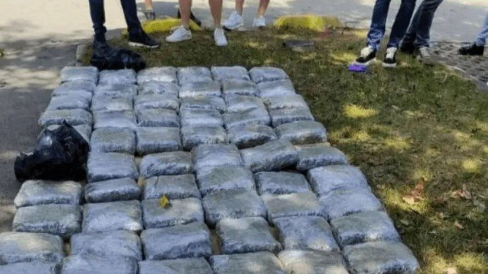 Poznat identitet dilera koji je u centru Sarajeva "pao" sa više od 70 kilograma droge