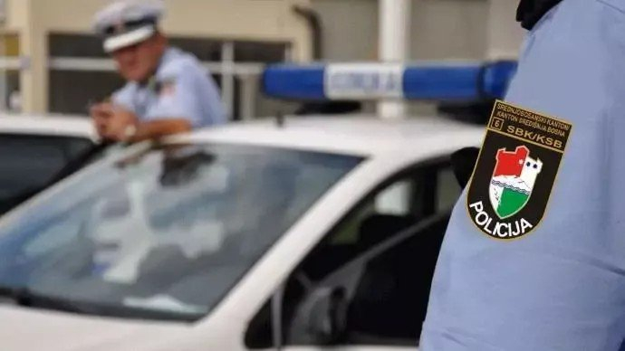 Policija uhapsila muškarca iz Viteza zbog komentara na Facebooku