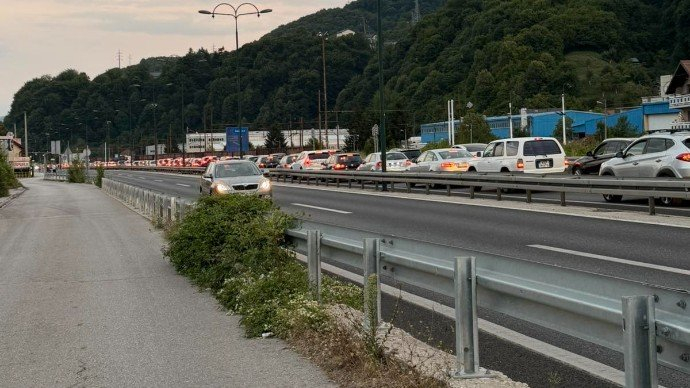Teška saobraćajna nesreća kod Hadžića, poginuo motociklista