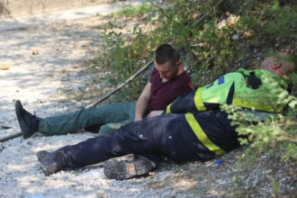 Iscrpljeni, ali ne odustaju: Konjički vatrogasci nakon višednevne borbe uzeli kratki predah