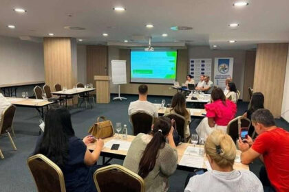 Jačanje kapaciteta za zaštitu djeteta: Alma Mehić (CSR Konjic) na edukaciji u Neumu