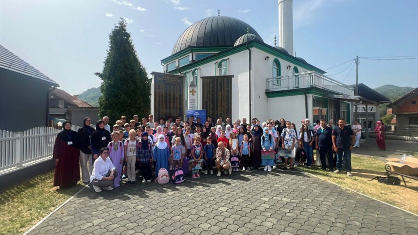 Udruženje Svitanje na području Zvornika podjelilo preko 250 školskih ruksaka i pribora (FOTO)