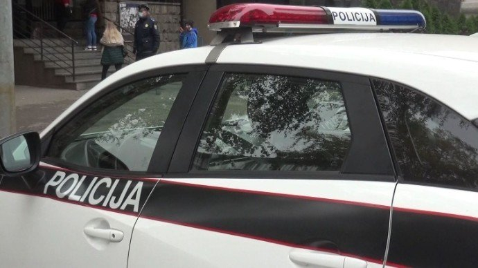 Teška nesreća kod Zenice: Sudarila se tri vozila, jedna osoba povrijeđena
