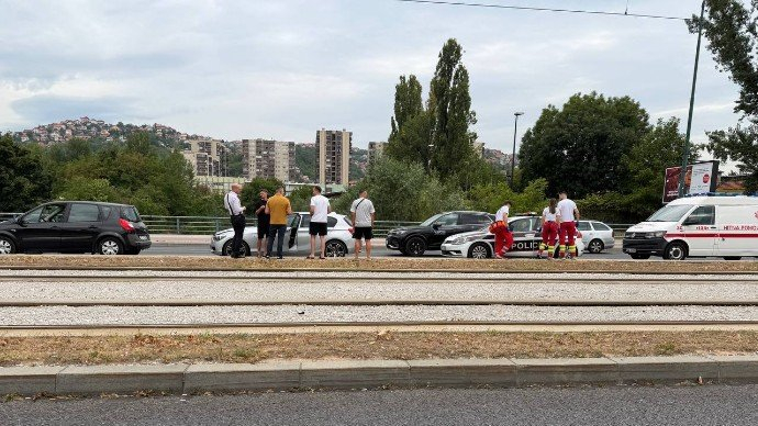 Lančani sudar na glavnoj saobraćajnici u Sarajevu: Na terenu policija i hitna pomoć