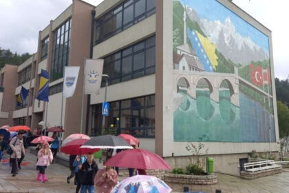 Godišnji odmori završavaju, roditelje čekaju ozbiljni troškovi: Koliko košta opremiti školarca?