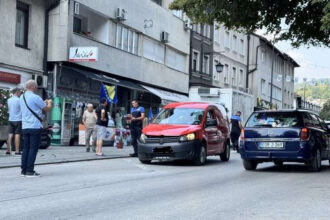 Saobraćajna nezgoda u centru Konjica: Sudarila se dva putnička vozila