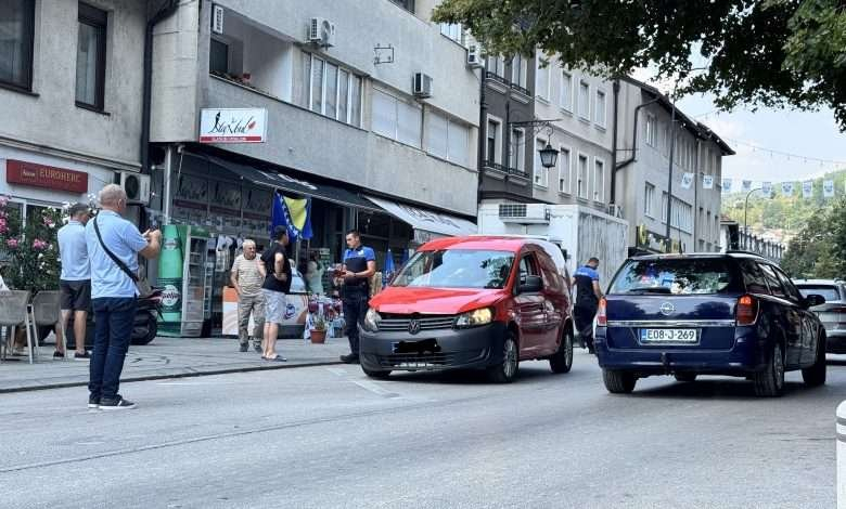 Saobraćajna nezgoda u centru Konjica: Sudarila se dva putnička vozila