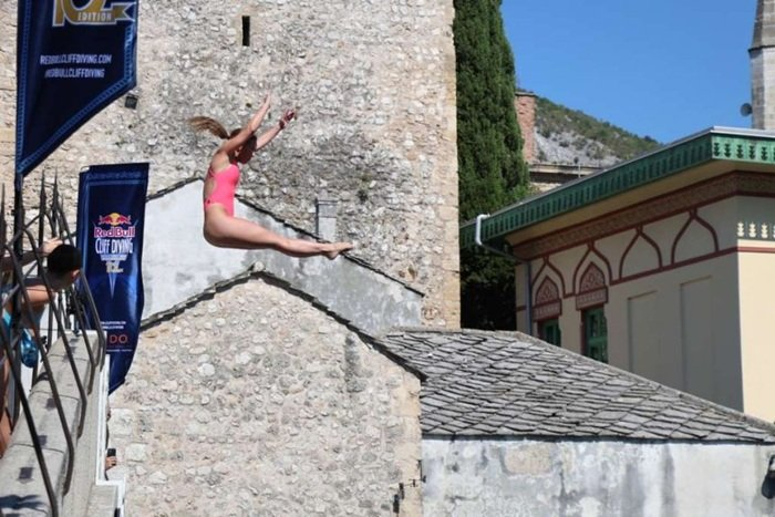 Finalni spektakl na Starom mostu: Danas odluka o pobjednicima Red Bull Cliff Divinga u Mostaru