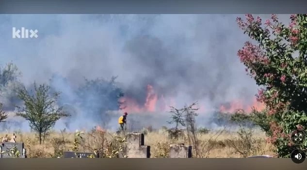 Veliki požar u južnom dijelu Mostara, vatru gasi i air tractor