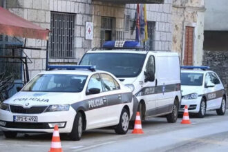 Fizički napali policajce u Hercegovini, psovali im balijsku i četničku majku, Tužilaštvo nije zatražilo pritvor