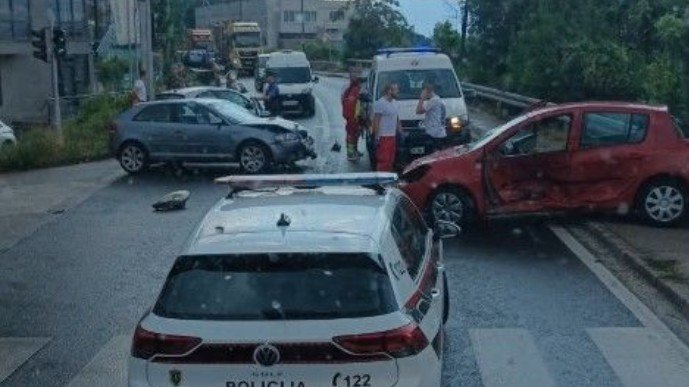 Saobraćajna nesreća u Sarajevu: Sudarila se dva vozila