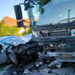 Teška nesreća kod Kalesije: Sudarili se automobil i kamion, tri osobe povrijeđene