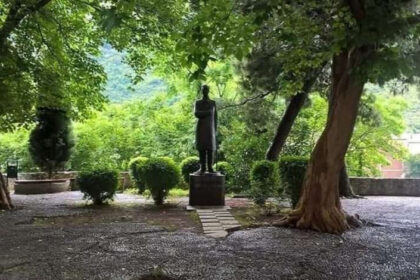 Sutra u Mostaru Noćni cvjetni festival Korijen
