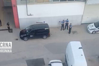 Drama u Hrasnici: Muškarac prijeti da će skočiti sa ruševne zgrade