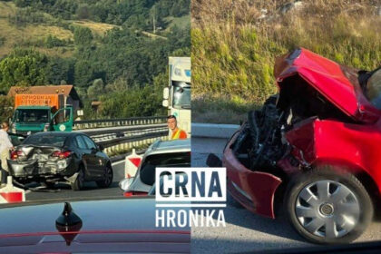 Udes na autocesti kod Kaknja: Potpuno obustavljen saobraćaj, dvije osobe povrijeđene