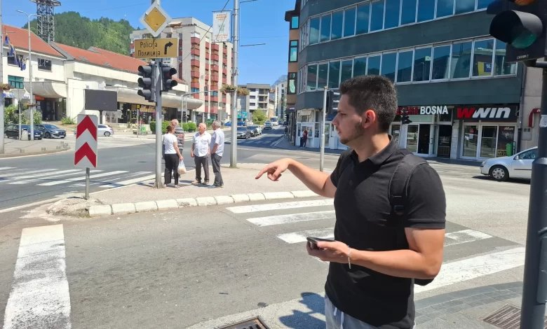 „Lahko je vama koji prolazite: Zašto Konjičani brane semafor koji vozači mrze?
