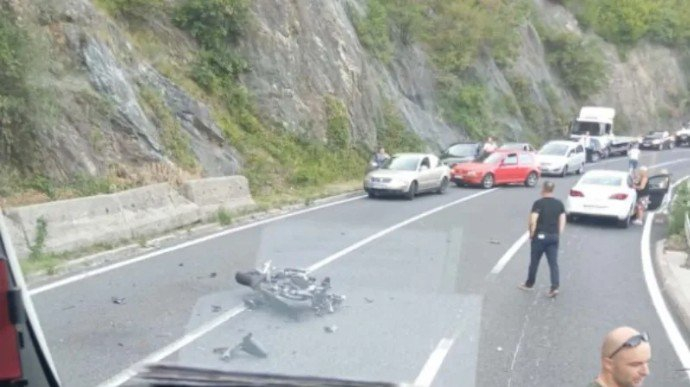 Potpuno obustavljen saobraćaj na Bradini zbog teške nesreće: Nastale ogromne gužve