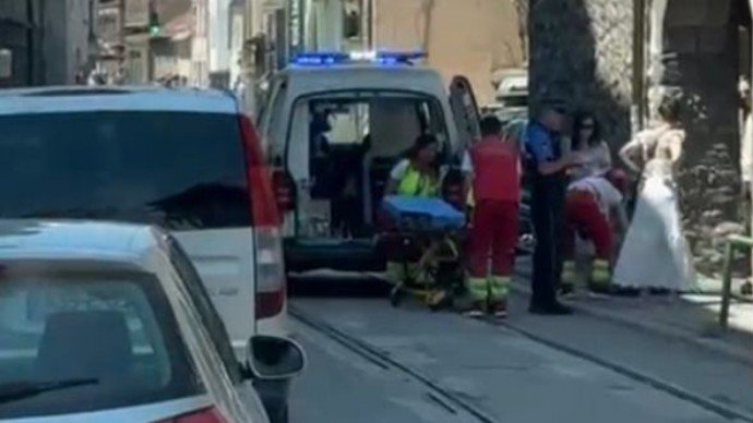 Hitna pomoć intervenisala na Baščaršiji, muškarac ležao na betonu s povredom glave